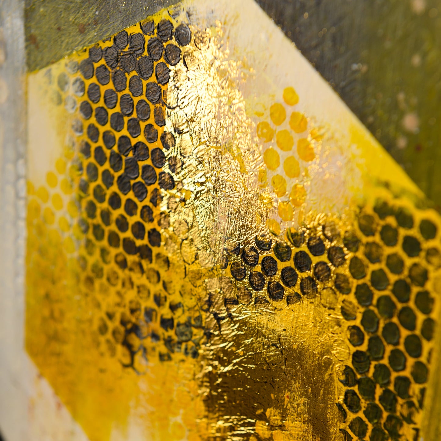 Bee Symphony golden details