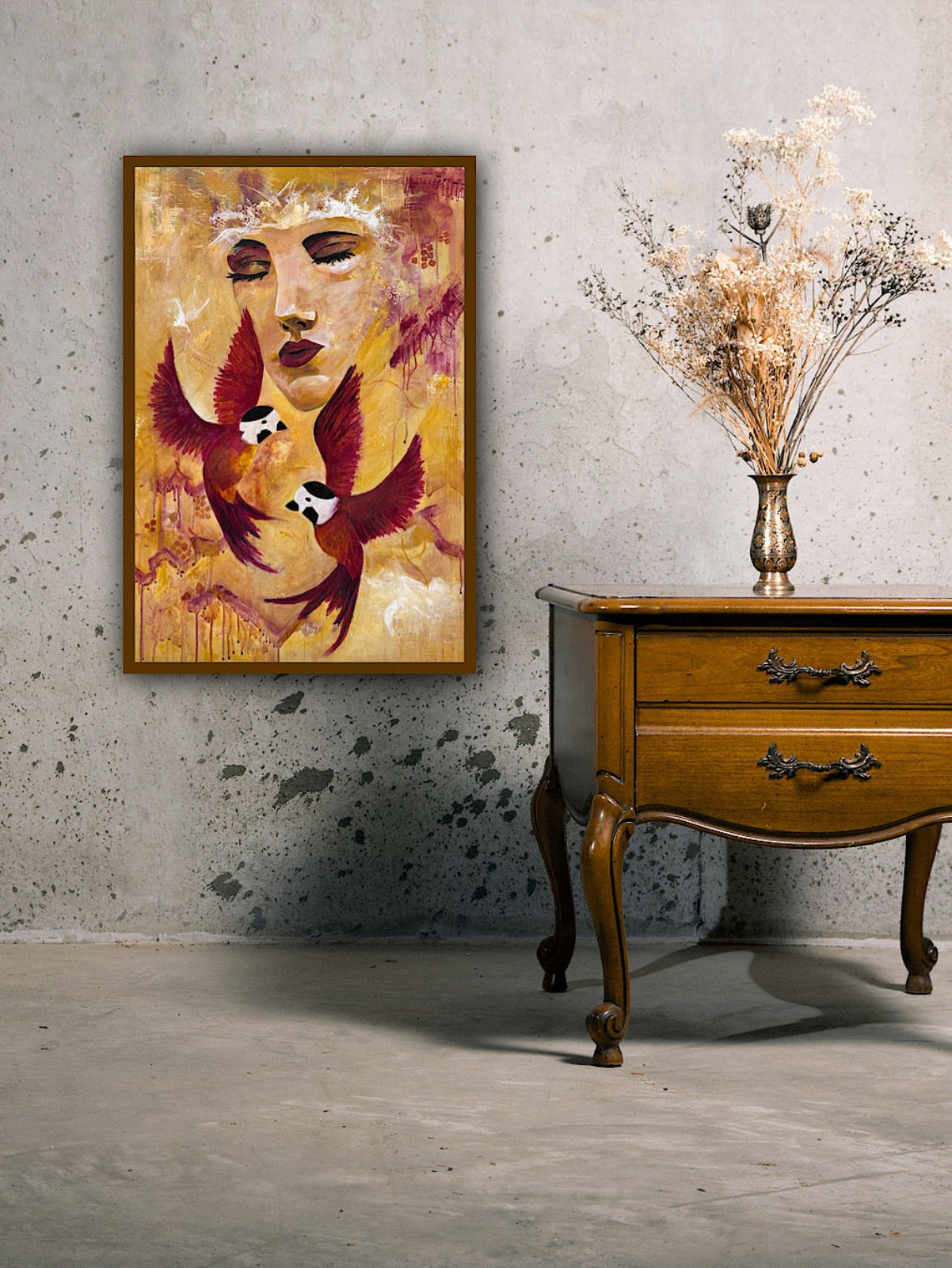 Yellow and pink painting on the grey wall.
Kollase ja roosaga seinamaal hallil seinal